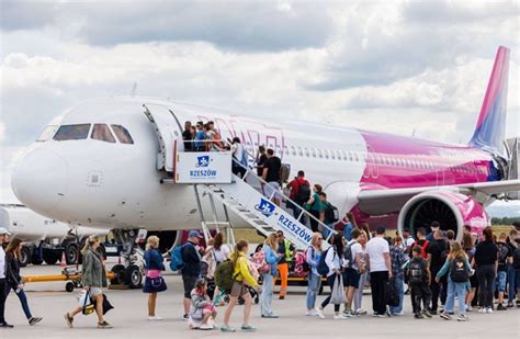 Wizz Air Uruchamia Loty Z Rzeszowa Do Rzymu Travel Lider Magazyn