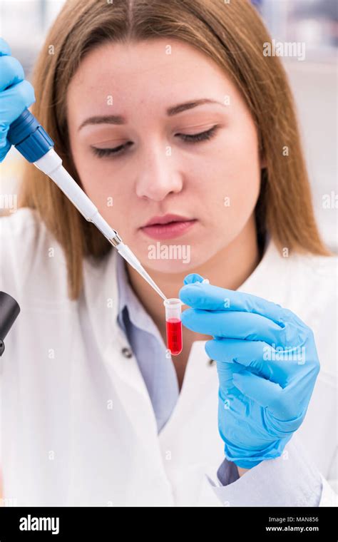 Lab Technician Microscope Hi Res Stock Photography And Images Alamy