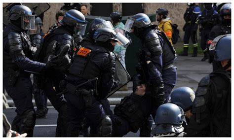 França Tem 1º De Maio De Protestos Contra Reforma Da Previdência Mundo Cartacapital