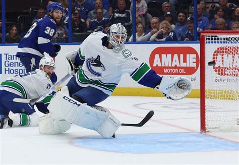 Kucherov Scores Twice Lightning Beat Canucks 4 3 To End 3 Game Winless