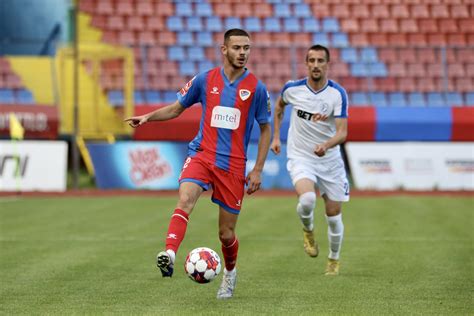 Foto Bez Golova Na Gradskom Stadionu Borac I Radnik Remizirali U