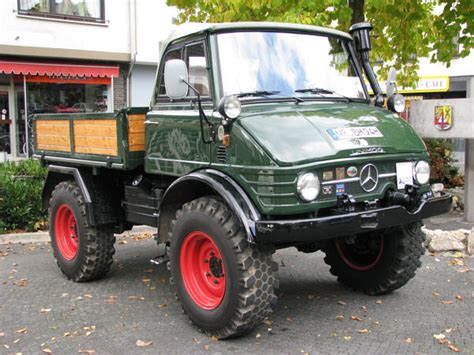 Fahrzeugseitende Nutzfahrzeuge Mercedes Benz Unimog 403