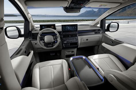 Hyundai-Staria-facelift-2025-Korea-4 - Paul Tan's Automotive News