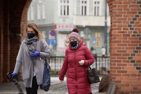 Zasady noszenia maseczek Rząd znowu zmienił zdanie a obowiązek już od