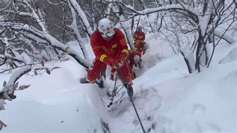 突降大雪！8名驴友被困山中腾讯新闻