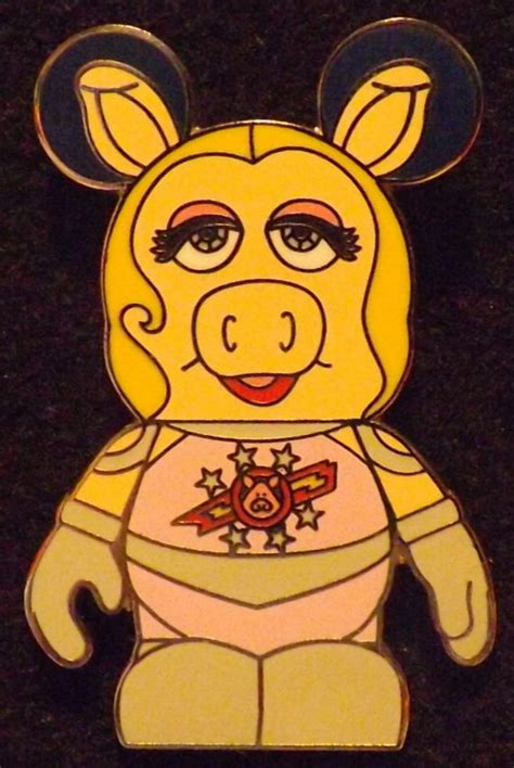 Miss Piggy (Pigs in Space) - Muppets Vinylmation | Pin & Pop