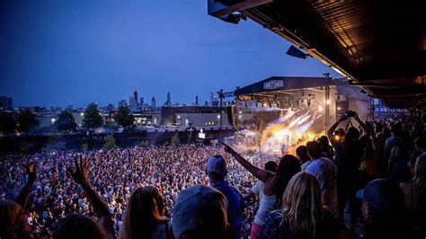 The World’s Largest Karaoke Party Is Happening in Chicago This August