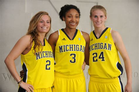 Michigan Womens Basketball Team Tries To Take The Next Step And Reach