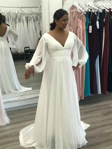 What is an empire wedding dress | Beachweddingtips.com