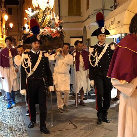 Laigueglia Carabinieri In Alta Uniforme Per La Processione Di Santa