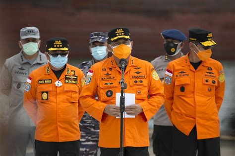 Foto Operasi Pencarian Dan Penyelamatan Sriwijaya Air Sj