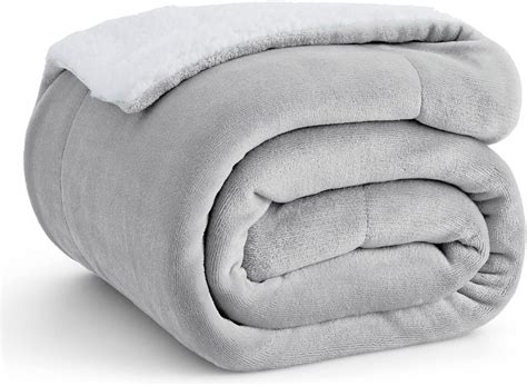 bedsure sherpa fleece throw blanket thick  warm fluffy microfiber