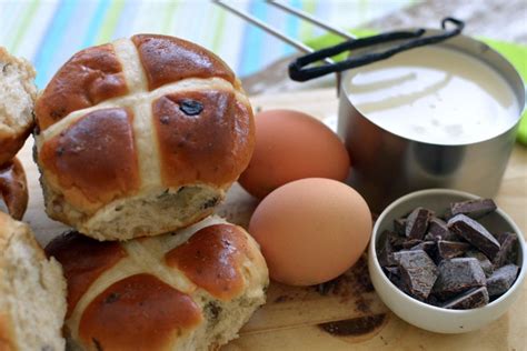 Hot Cross Bun And Chocolate Easter Egg Bread Pudding Savour Save