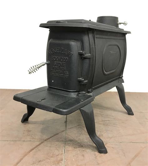 Lot Vogelzang Cast Iron Boxwood Stove