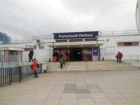 Portsmouth Harbour railway station - Wikiwand