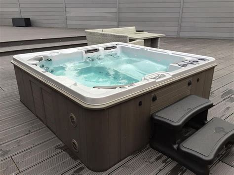 Hydropool The World Of Hydropool Self Cleaning 670 Hot Tub