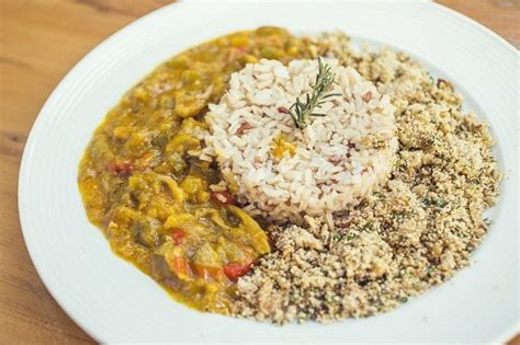 Moqueca Vegetariana usa abóbora no lugar do peixe Aprenda a receita