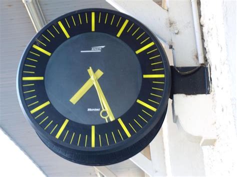 Horloge Bodet Profil Tgv Double Face Install E En Gare De Pont Sur