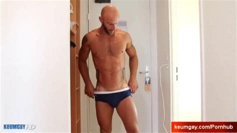 Я знаю этого парня Это мой фитнес тренер Зачем он снялся в порно Pornhub Gay