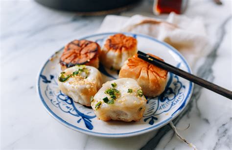 Shanghai Pan Fried Pork Buns The Woks Of Life