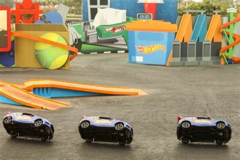 Hot Wheels Epic Show Beto Carrero World