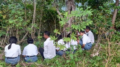 Anggota Dprd Manggarai Timur Sedih Siswa Sma St Arnoldus Mukun Cari