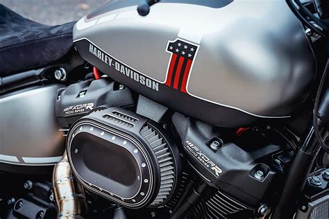 Harley Davidson Fxdr Turns Into Silver Rocket In The Hands Of