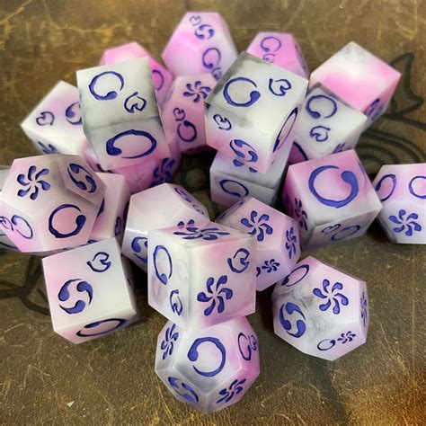 Custom Dice Set | Handmade custom dice and miniatures for your tabletop ...