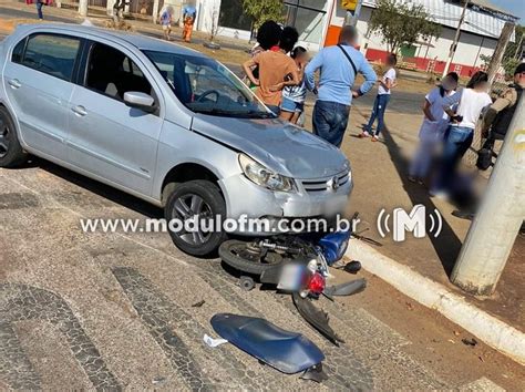 Motocicleta Vai Parar Debaixo De Carro E Motociclista Fica Ferida Em