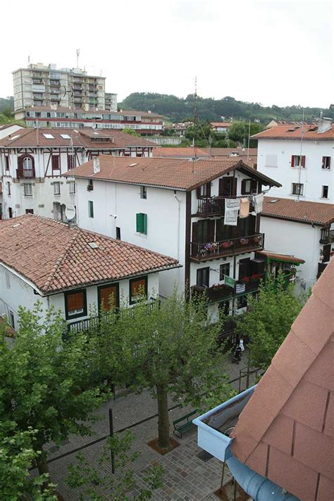 Vista De Hondarribia Hondarribia Una Ciudad Para Parar El Reloj