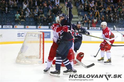 Hockey Sur Glace Khl L Aigle Sort Du Nid Khl Kontinental Hockey