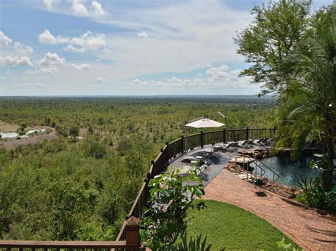 Victoria Falls Safari Suites