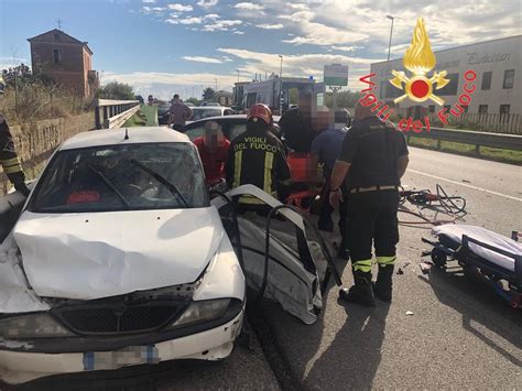 Scontro Tra Due Auto A Cropani Conducente Estratta Dalle Lamiere FOTO