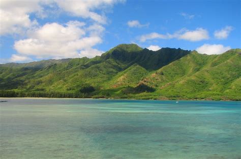 Kahana Bay Beach Park, Oahu | To-Hawaii.com