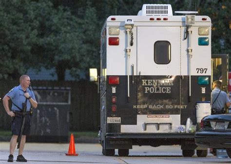 Kenner Swat Standoff Ends After Police Deploy Tear Gas Into Man S Apartment Crime Police