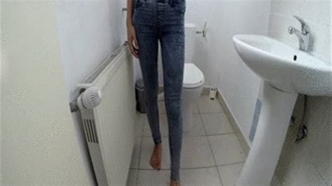 1024px A Very Hot Open Legs Pee Sexy Dirty Girl Clips4sale