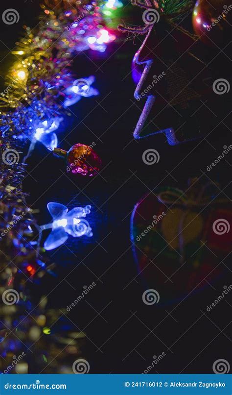 Kerstboomspeelgoed In De Vorm Van Een Kerstboom En Een Hart Verlicht