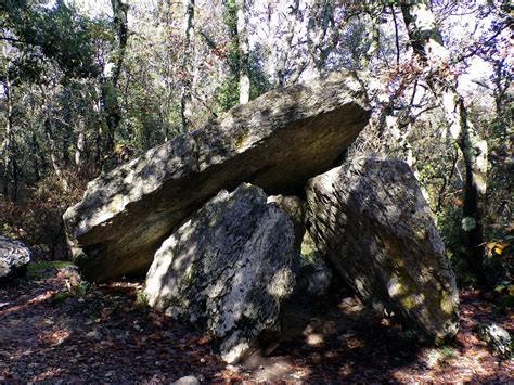 102 2550 KODAK Digital Still Camera Un dolmen renversé