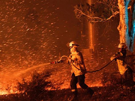 Australian Fires Us Canadian Firefighters Arrive To Tackle Bushfires