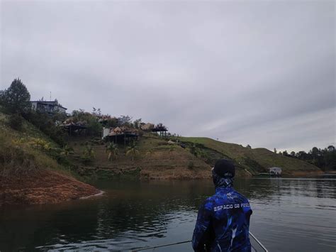 Espacio De Pesca Pesca De Black Bass En La Represa De Guatape El