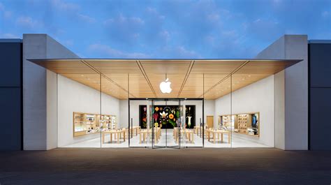 Old Orchard - Apple Store - Apple