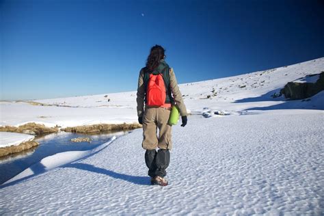 Winter Hiking Clothes: How to layer appropriate for hiking in winter