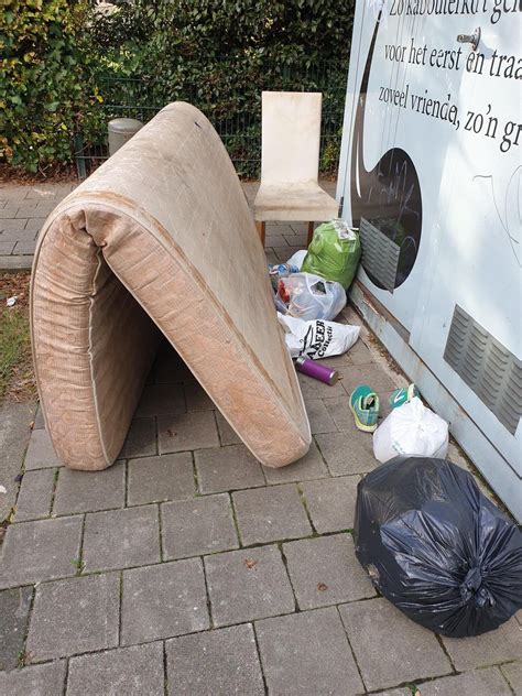 Blommie On Twitter Ik Leef In Borgerhout Al Ja Ren Op Een Openbaar