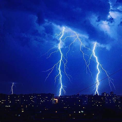 Powerful thunderstorm hits Moscow, flooding streets and bringing hail ...