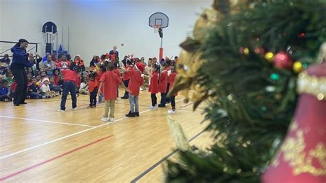 Veterans Elementary School showcase holiday performance | 13wmaz.com