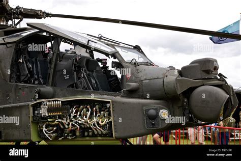 Apache cockpit hi-res stock photography and images - Alamy