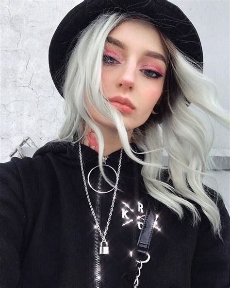 I Love This Hair Dye 🌸🖤 Lunartideshair Lunar White Toner Necklace Kaigejewelry Temporary