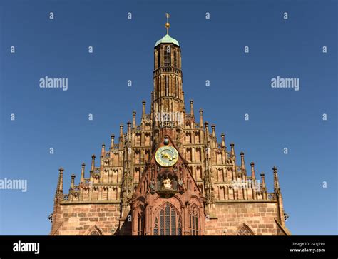 La La Iglesia De Nuestra Se Ora Frauenkirche En Nuremberg Hauptmarkt