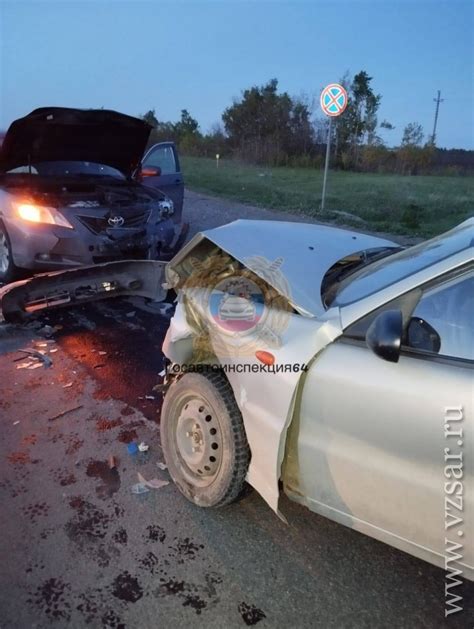 В лобовом столкновении на саратовской трассе пострадали два человека