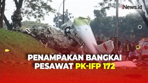 Petugas SAR Evakuasi Jenazah Korban Jatuhnya Pesawat PK IFP 172 Di BSD